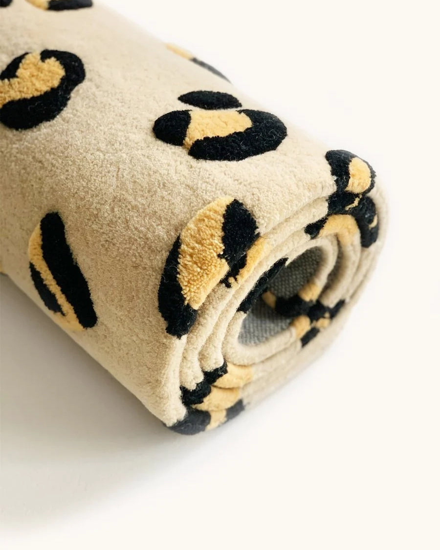 Leopard Rug 200 x 300 Details