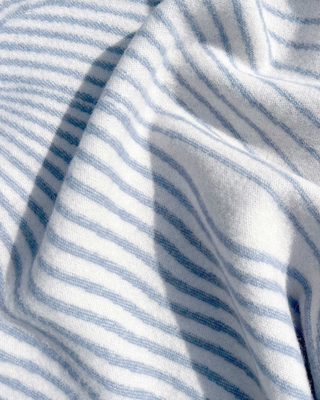 Moooi Blanket - Techno Bee Denim Cream