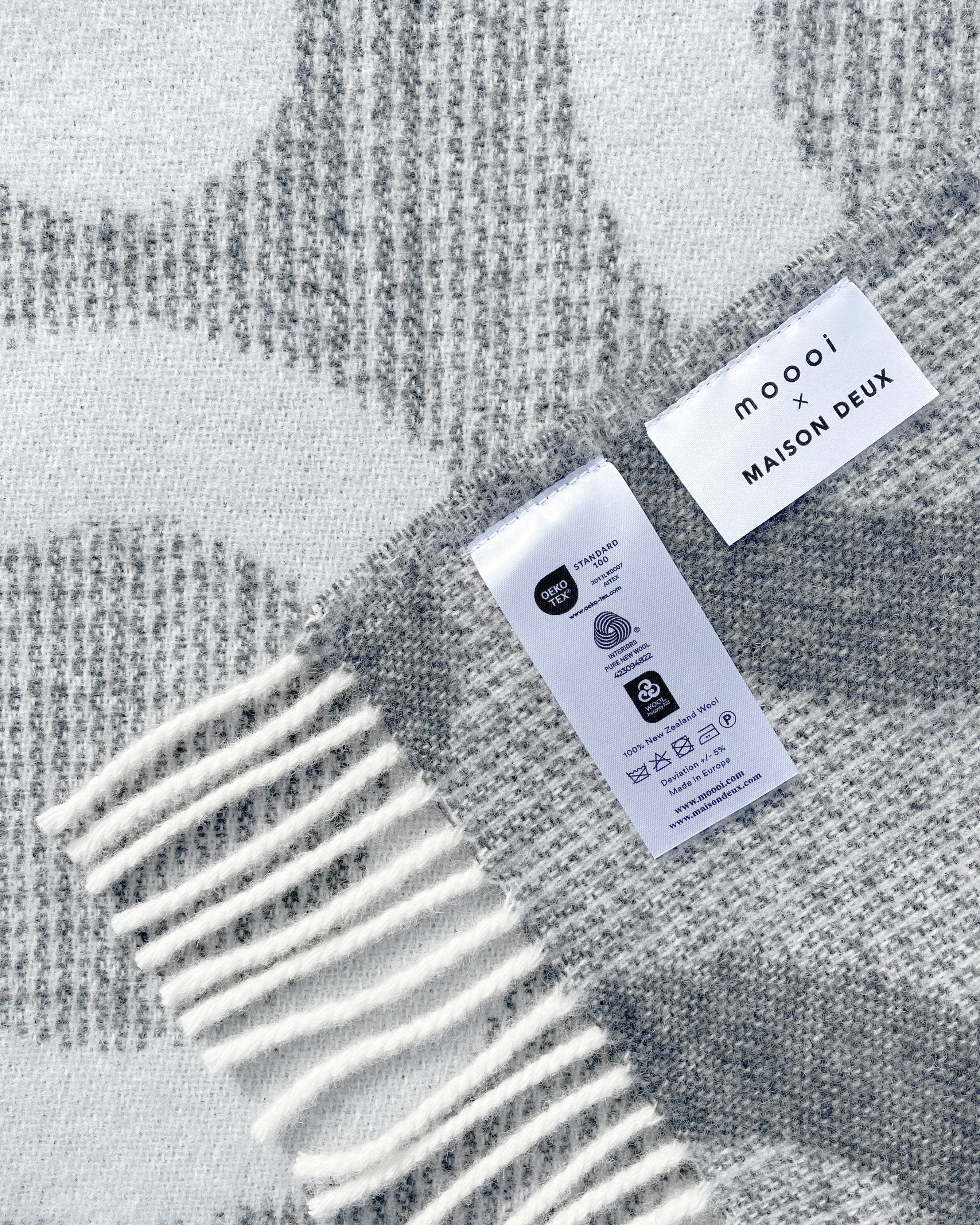 Moooi Blanket - Umbrella Squid Stone