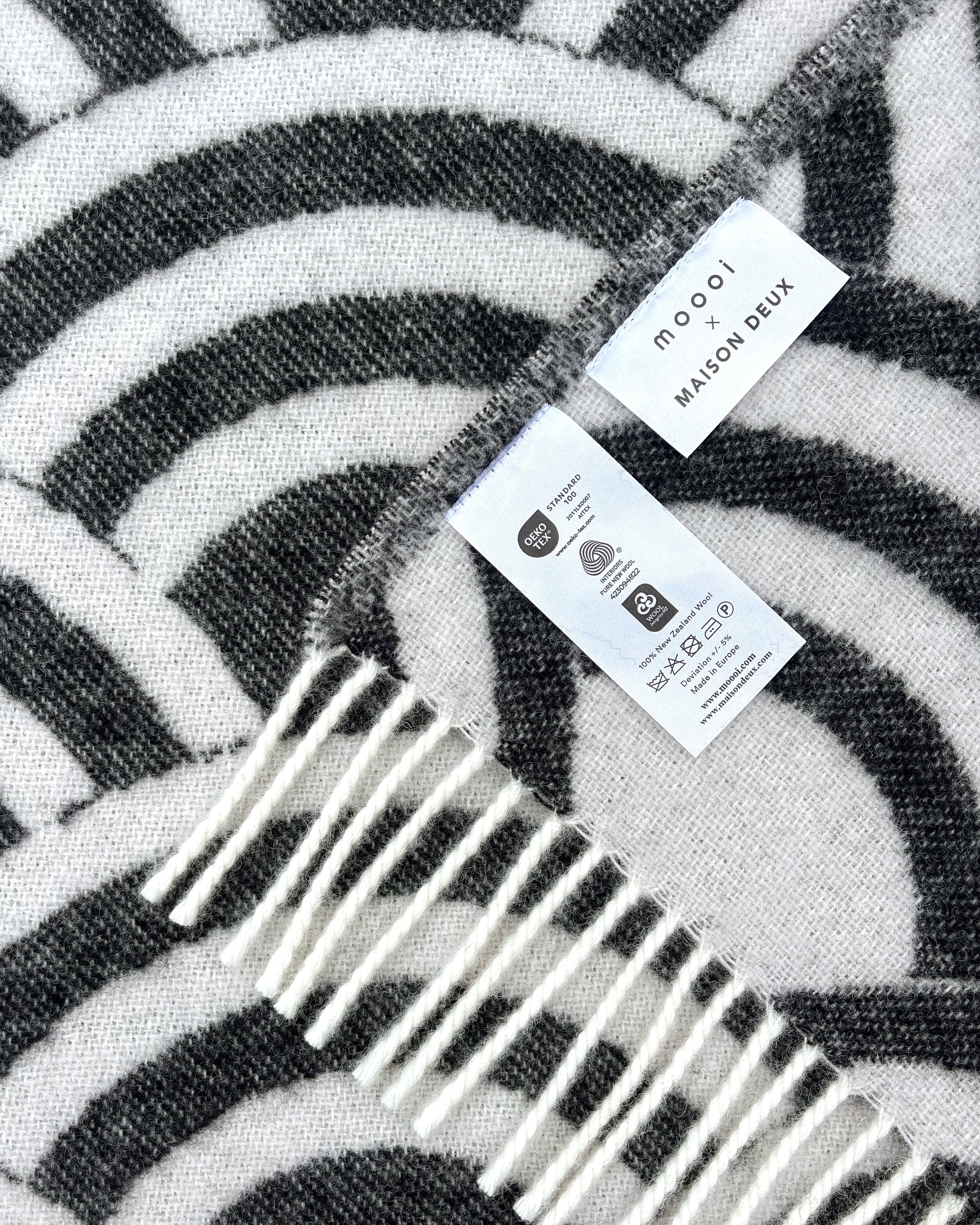 Lucky O's Blanket Black