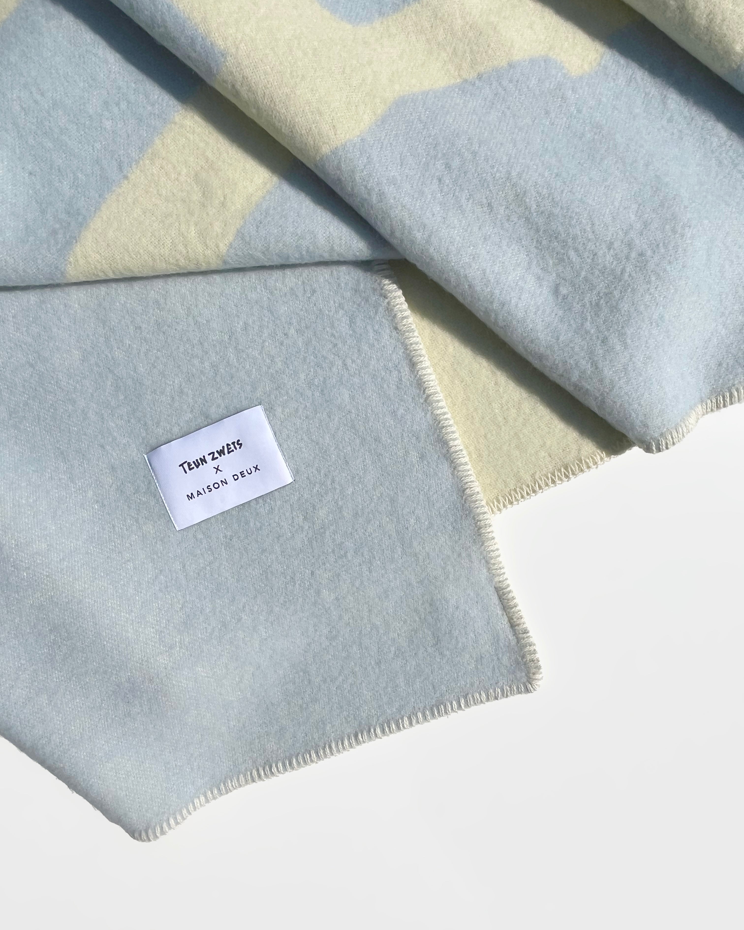 Splitted Chair Blanket Blue Butter Yellow 130 x 200 cm